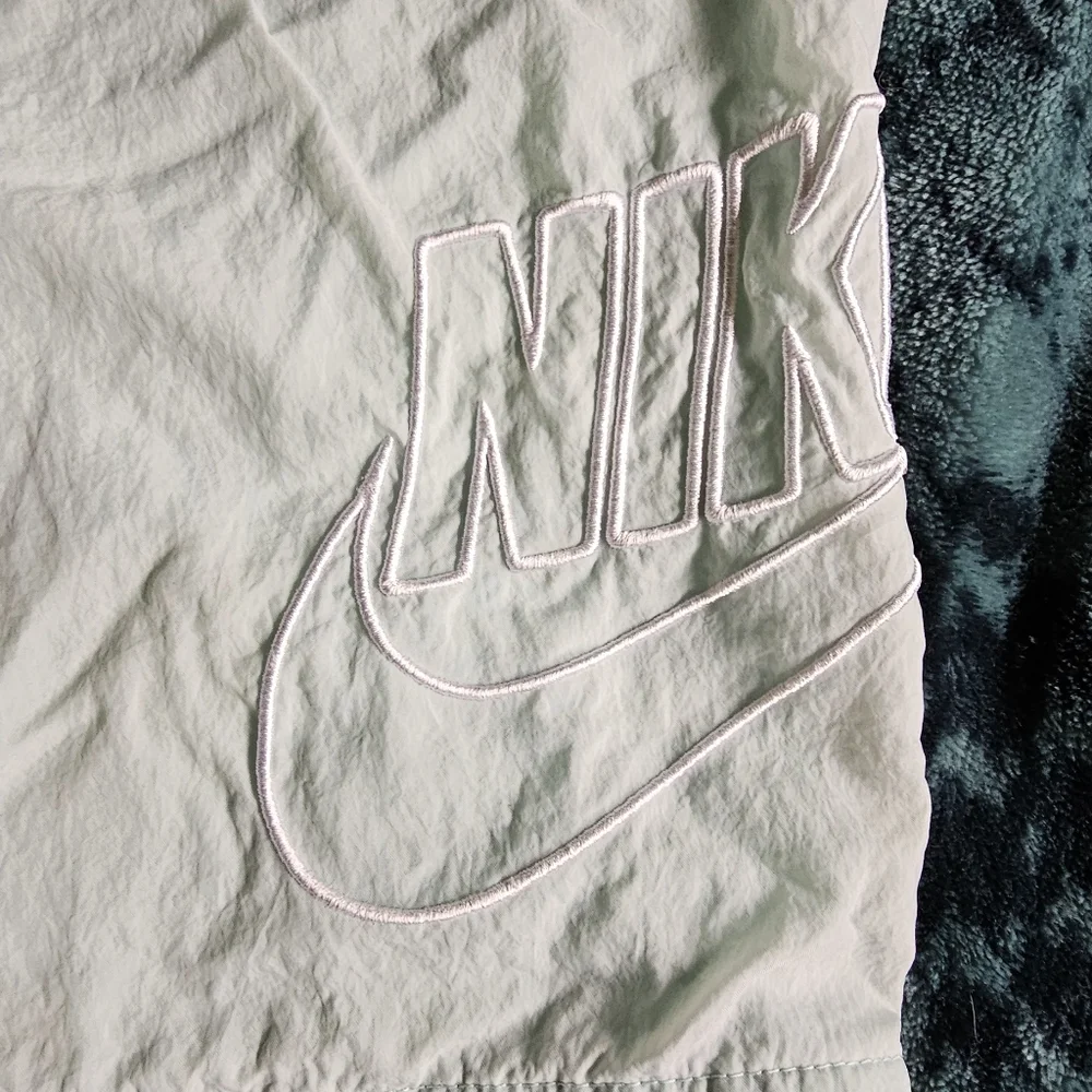 Nike unisex shorts mint color size L‎